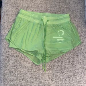 Alo Yoga Ambience short